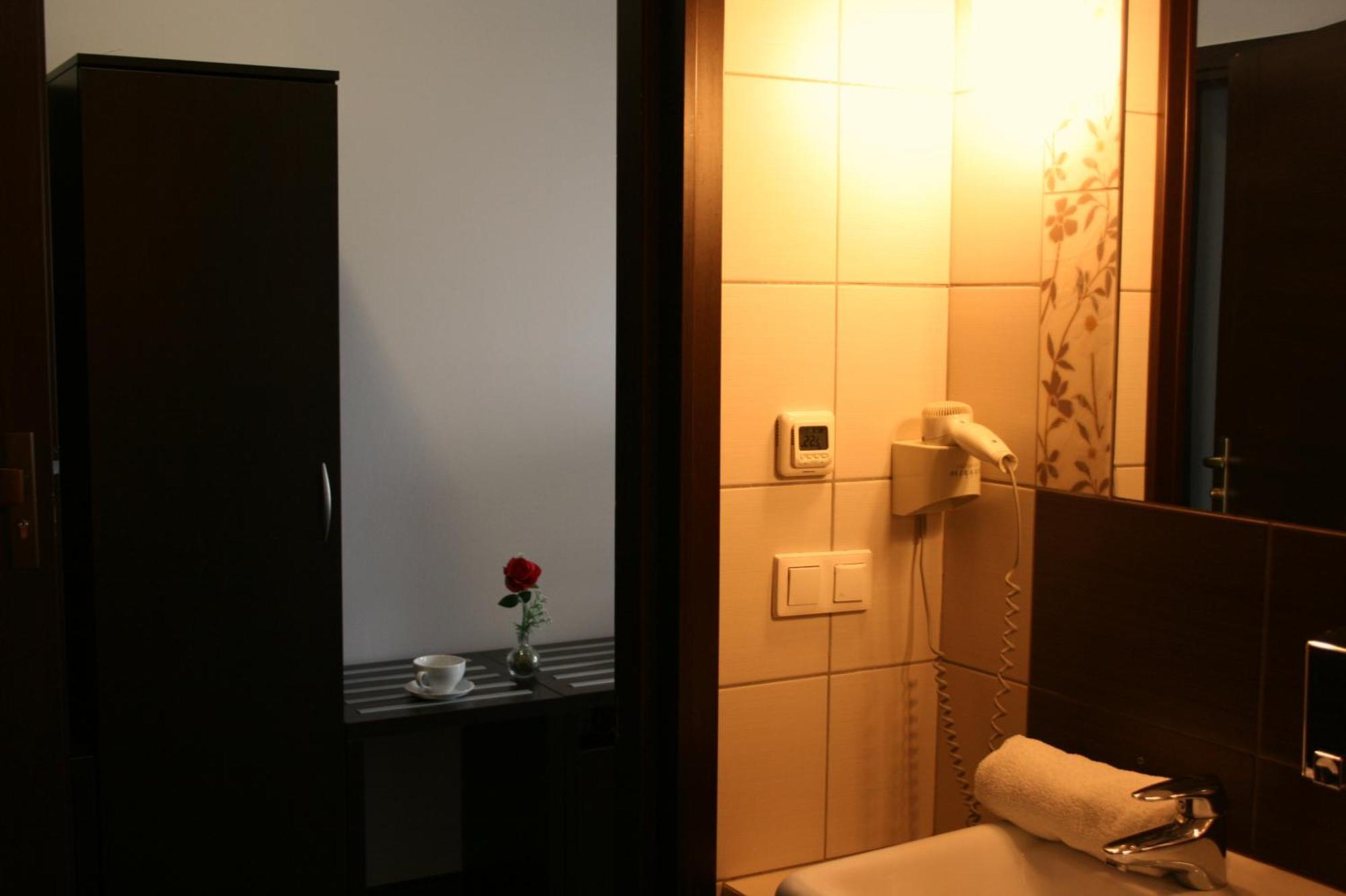 Hotel Junior 2 克拉科夫 外观 照片