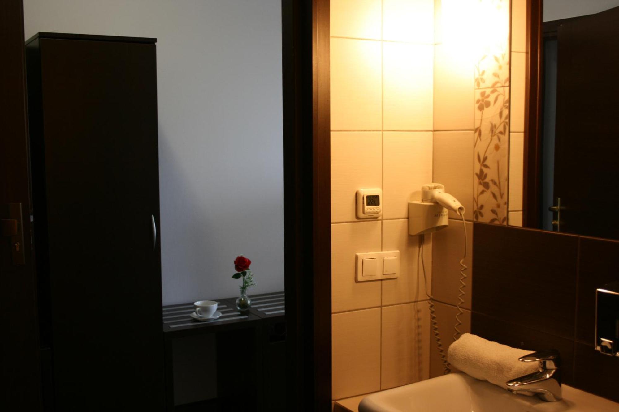 Hotel Junior 2 克拉科夫 外观 照片